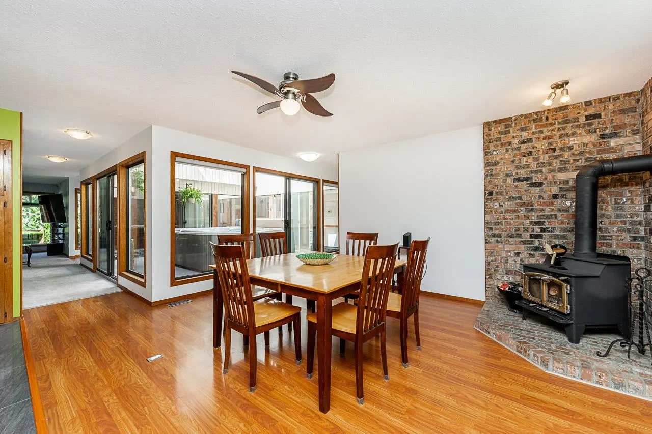 3762 Nanaimo Crescent