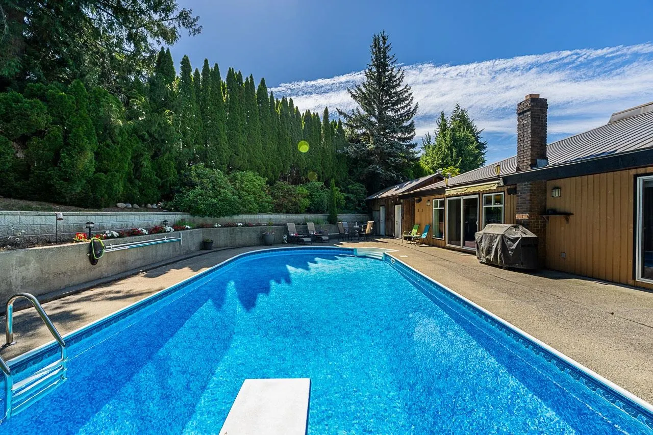 3762 Nanaimo Crescent