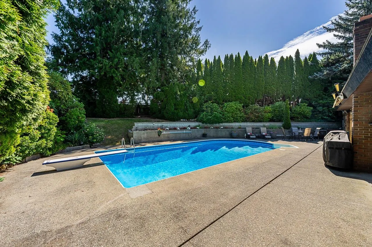 3762 Nanaimo Crescent