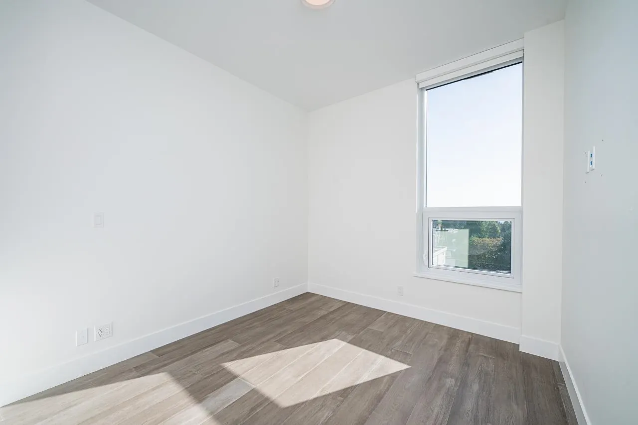 1342 Johnston Road #804