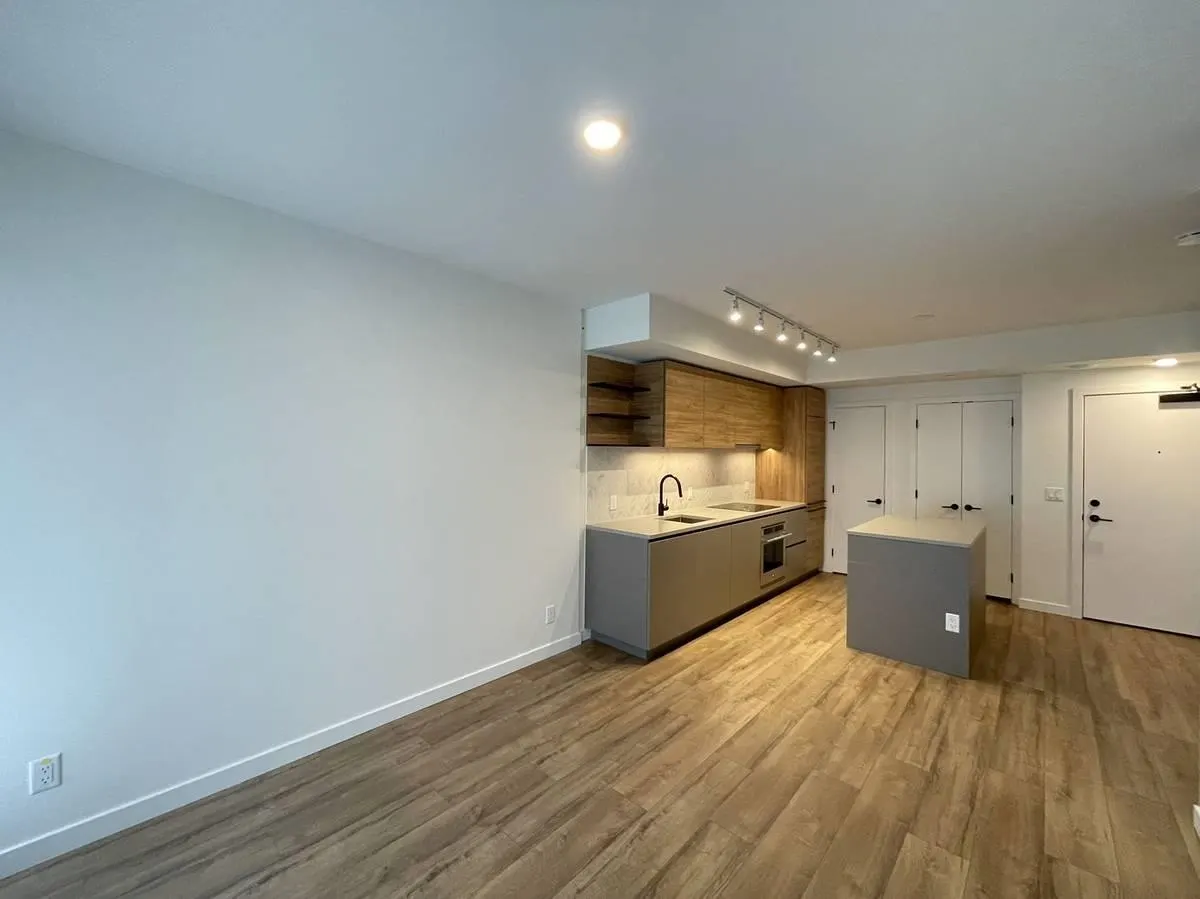 10448 University Dr #7XX