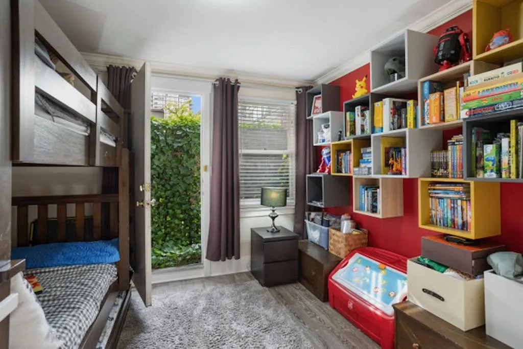 136X W 7th Avenue