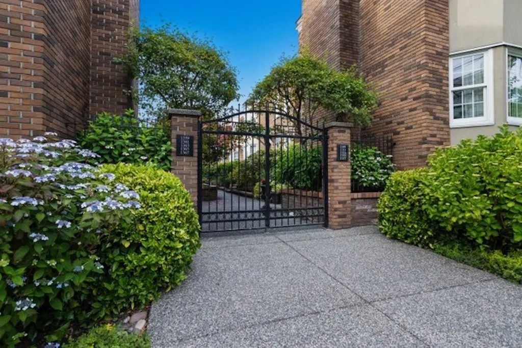136X W 7th Avenue