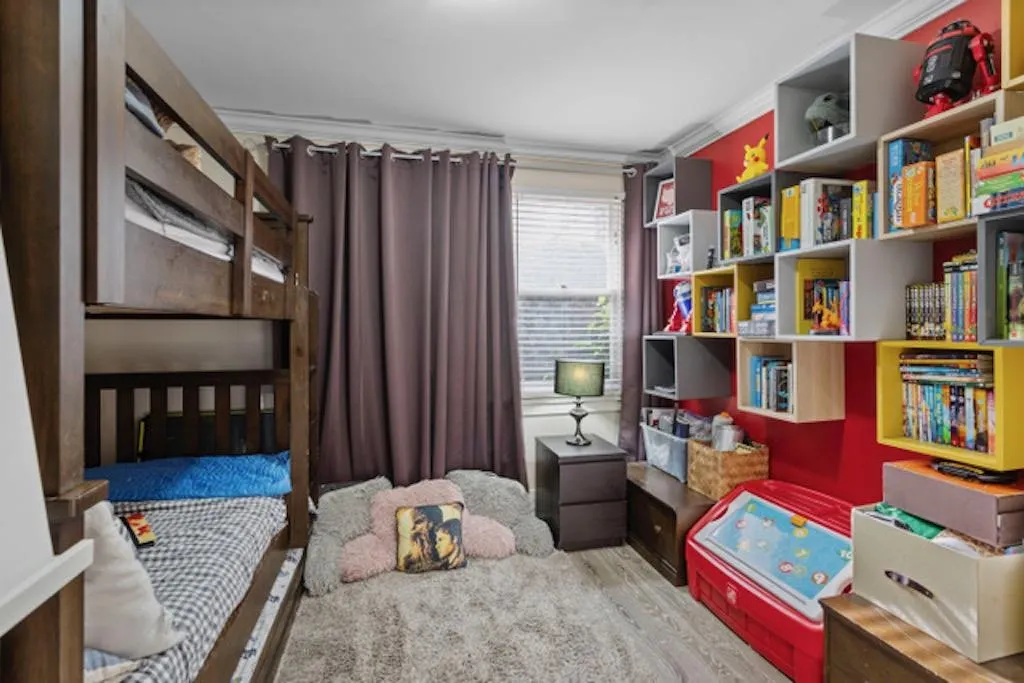 136X W 7th Avenue