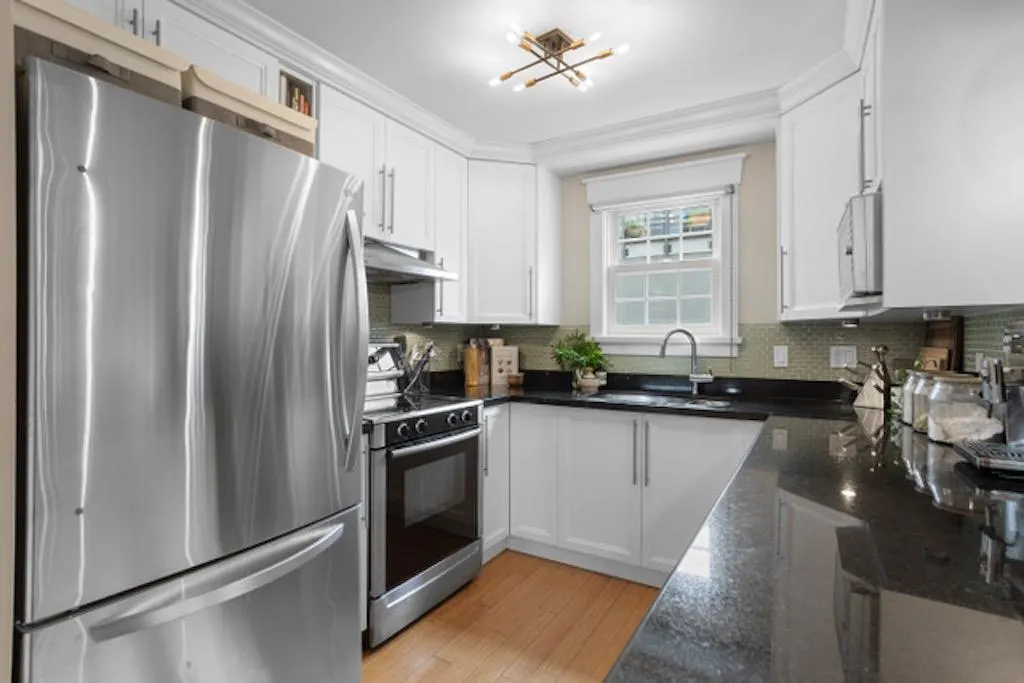 136X W 7th Avenue