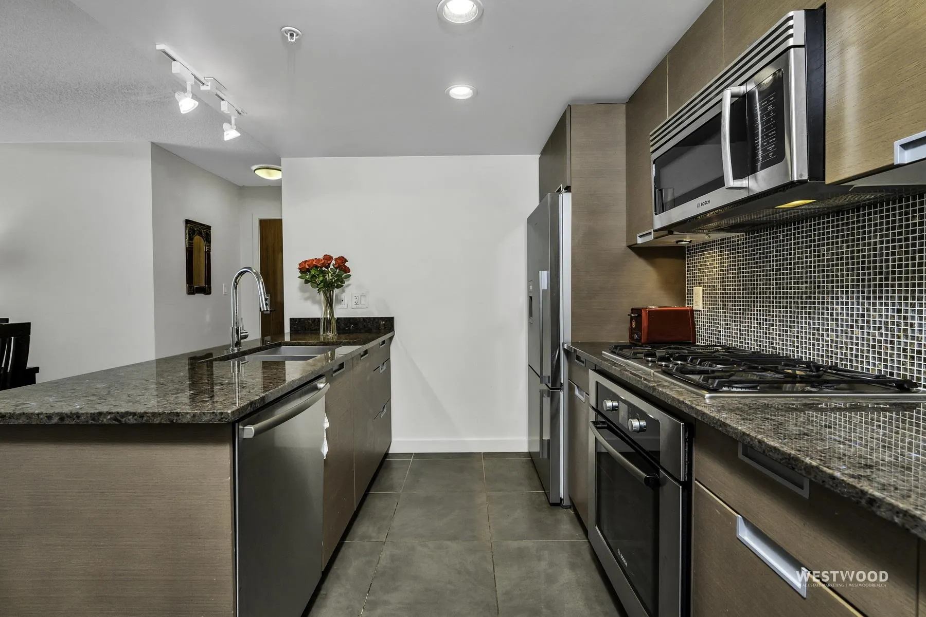 2080 W Broadway #661