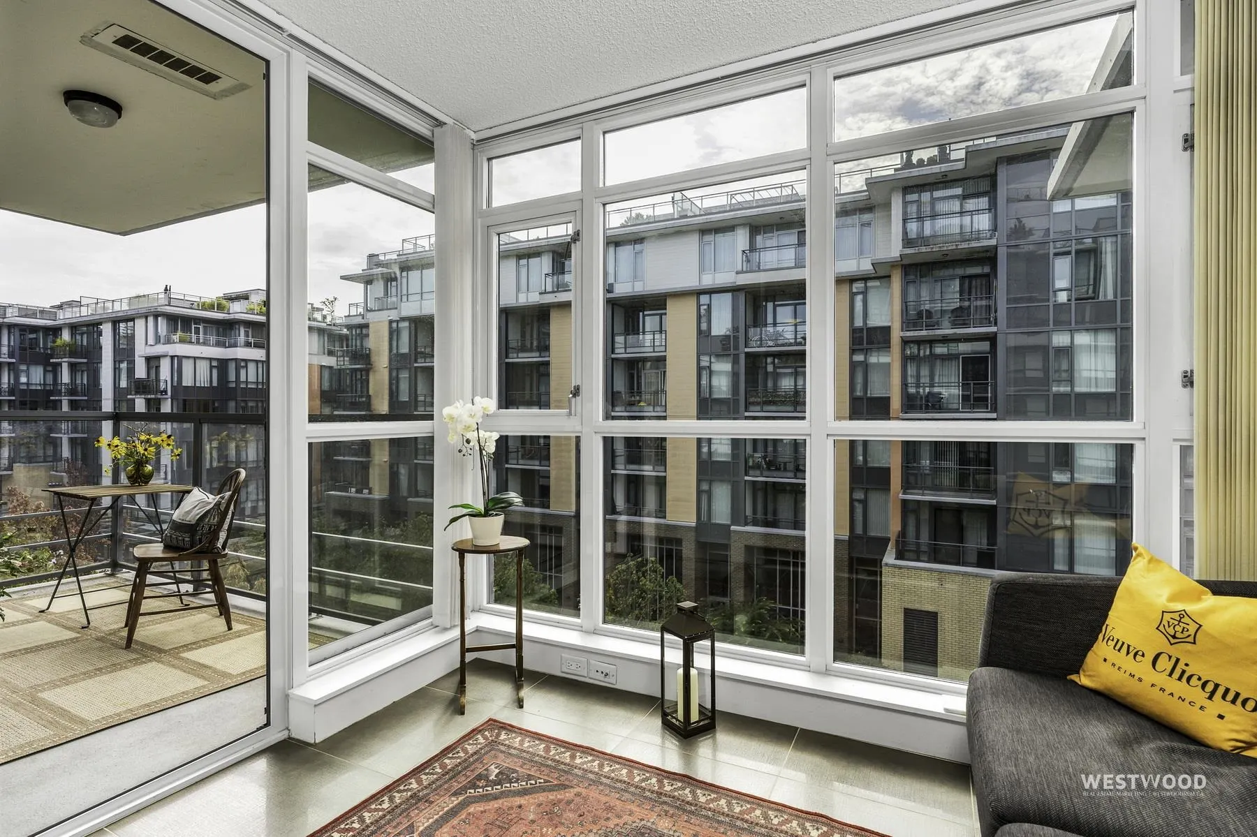 2080 W Broadway #661