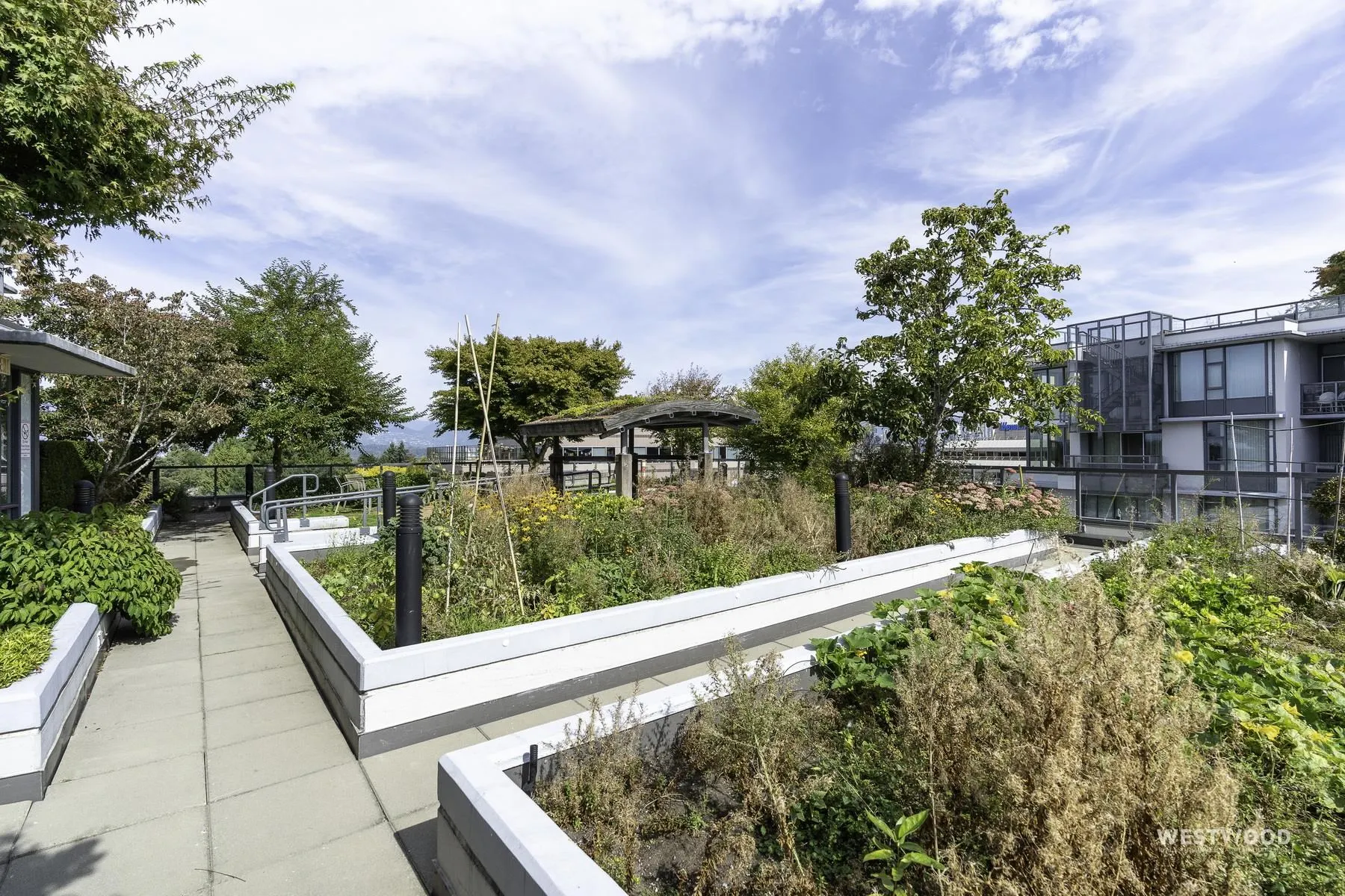 2080 W Broadway #661