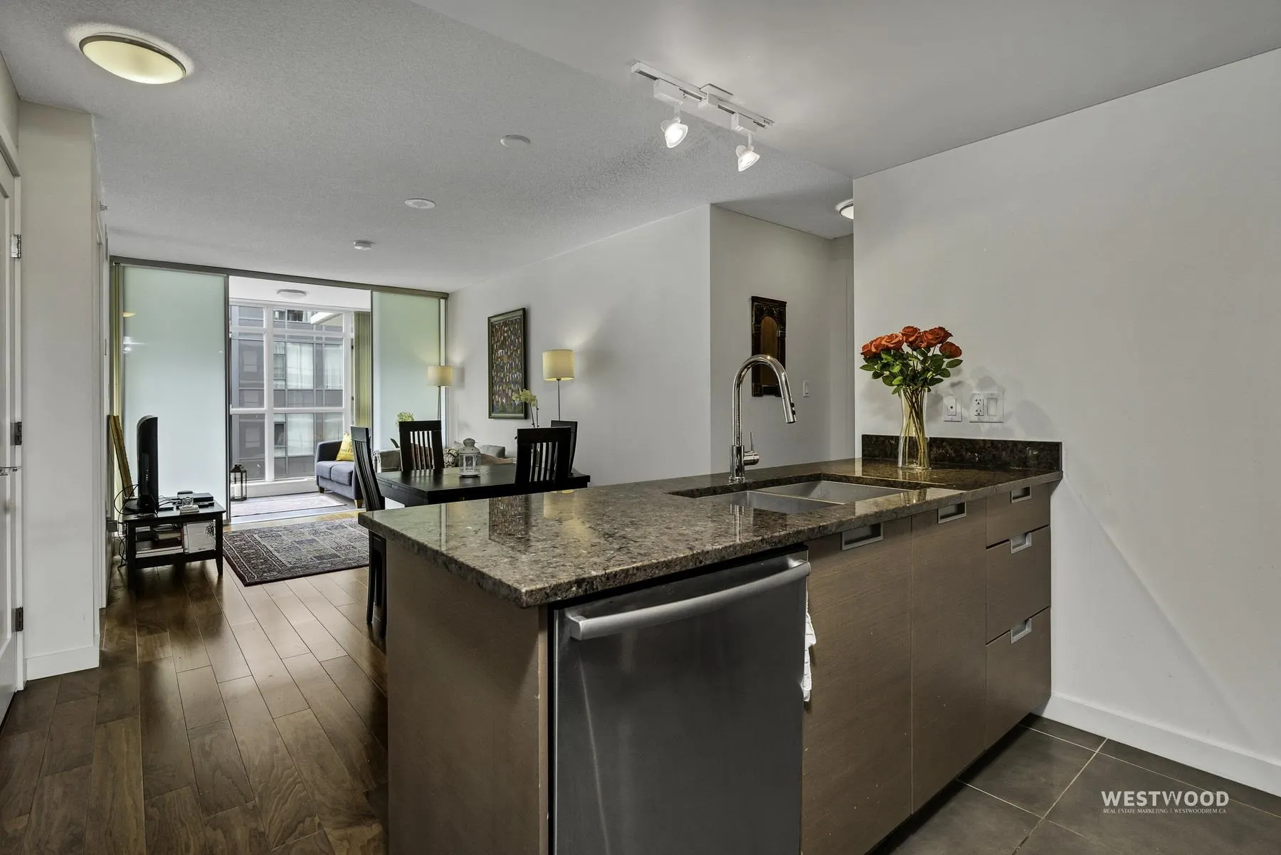 2080 W Broadway #661
