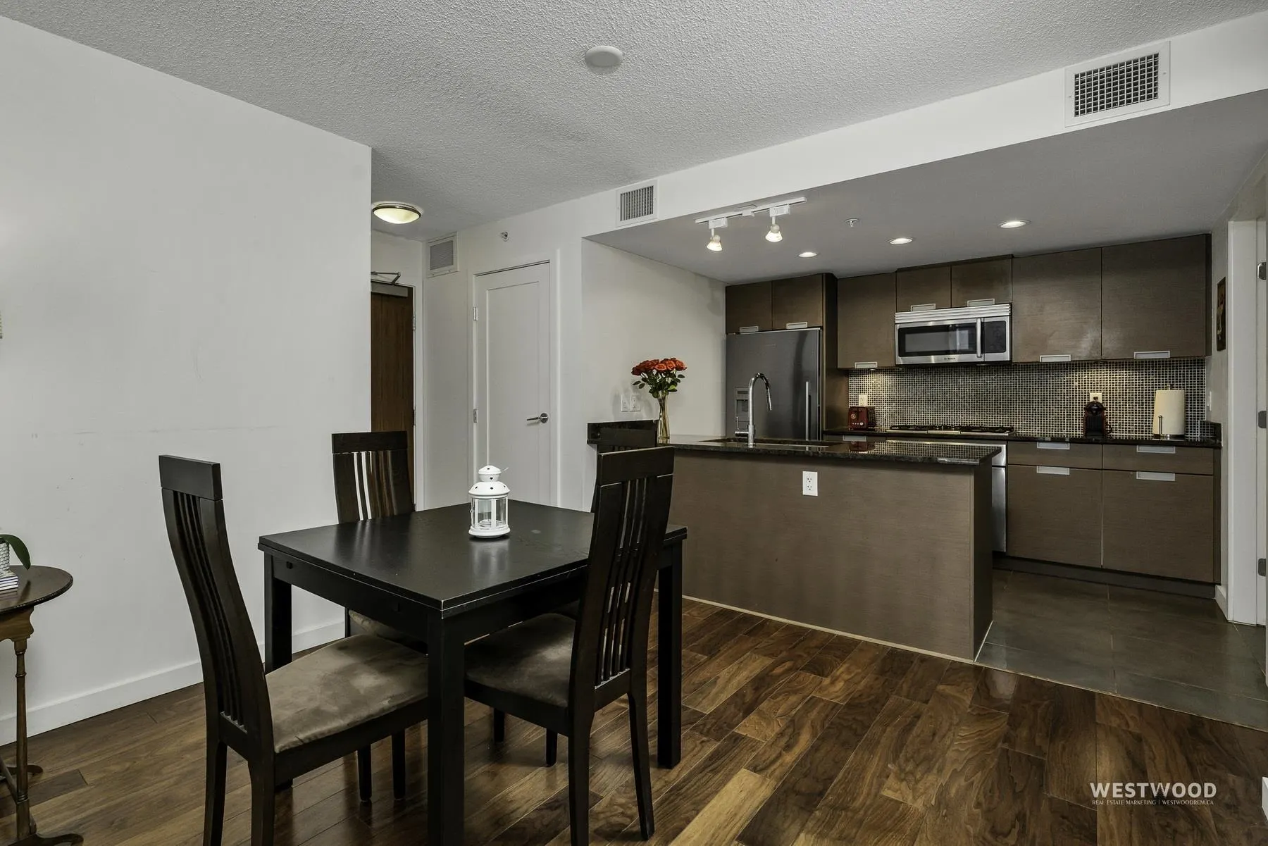 2080 W Broadway #661
