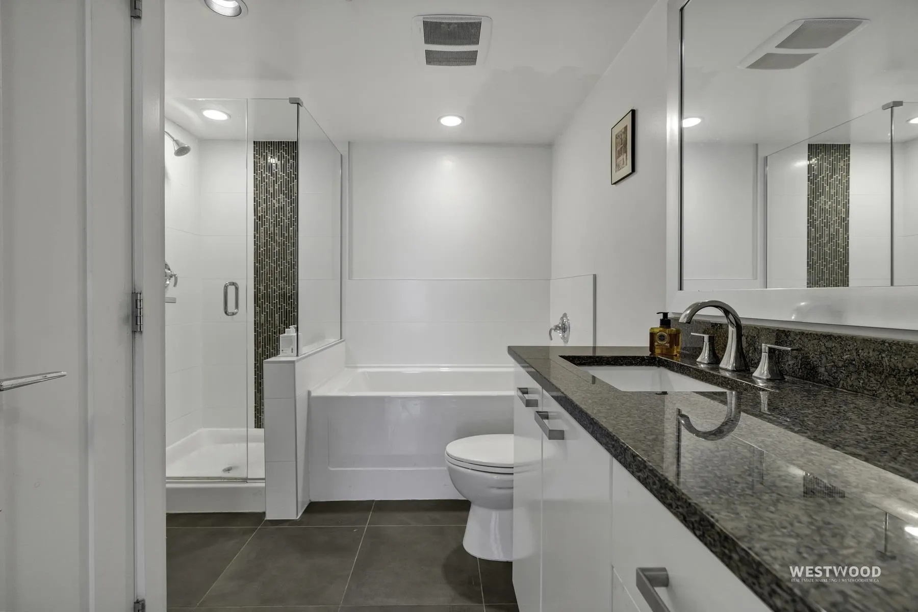 2080 W Broadway #661