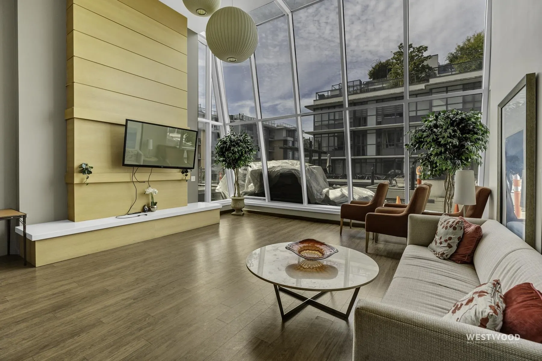 2080 W Broadway #661