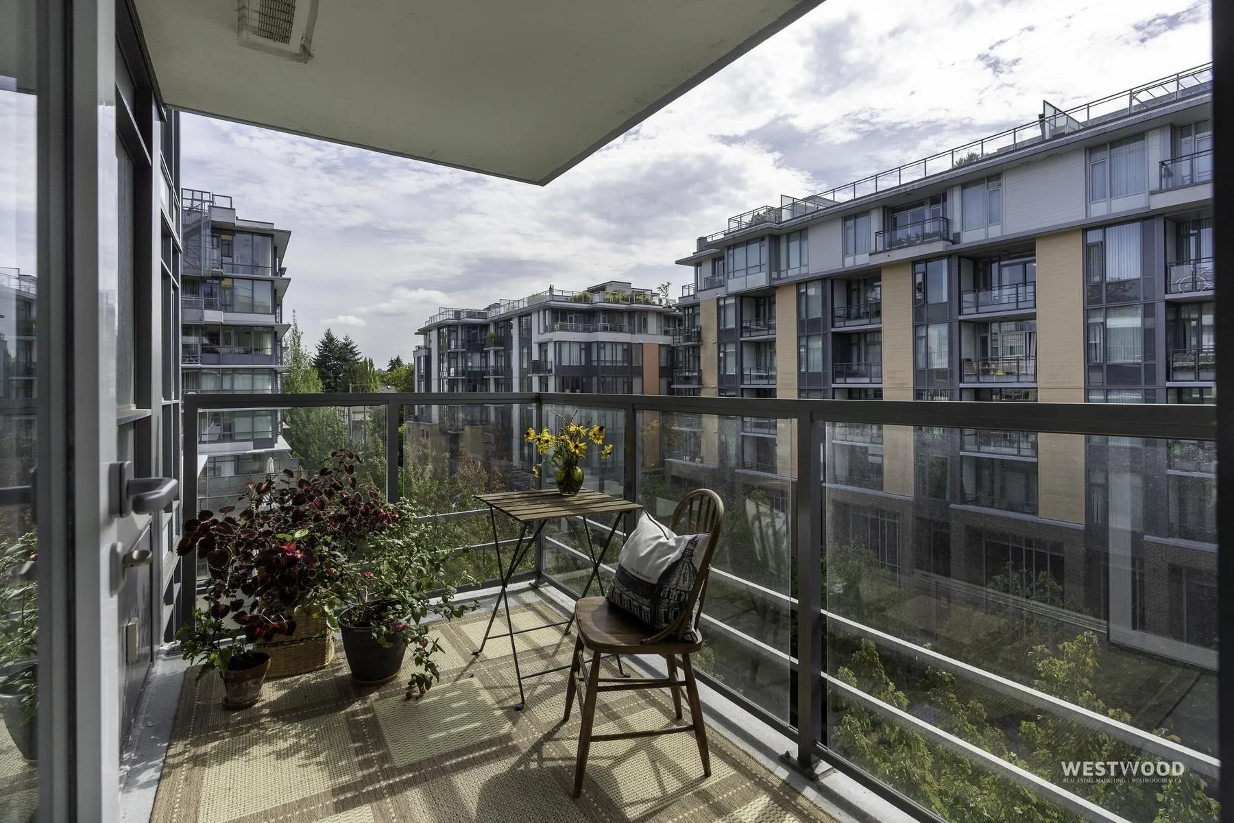 2080 W Broadway #661