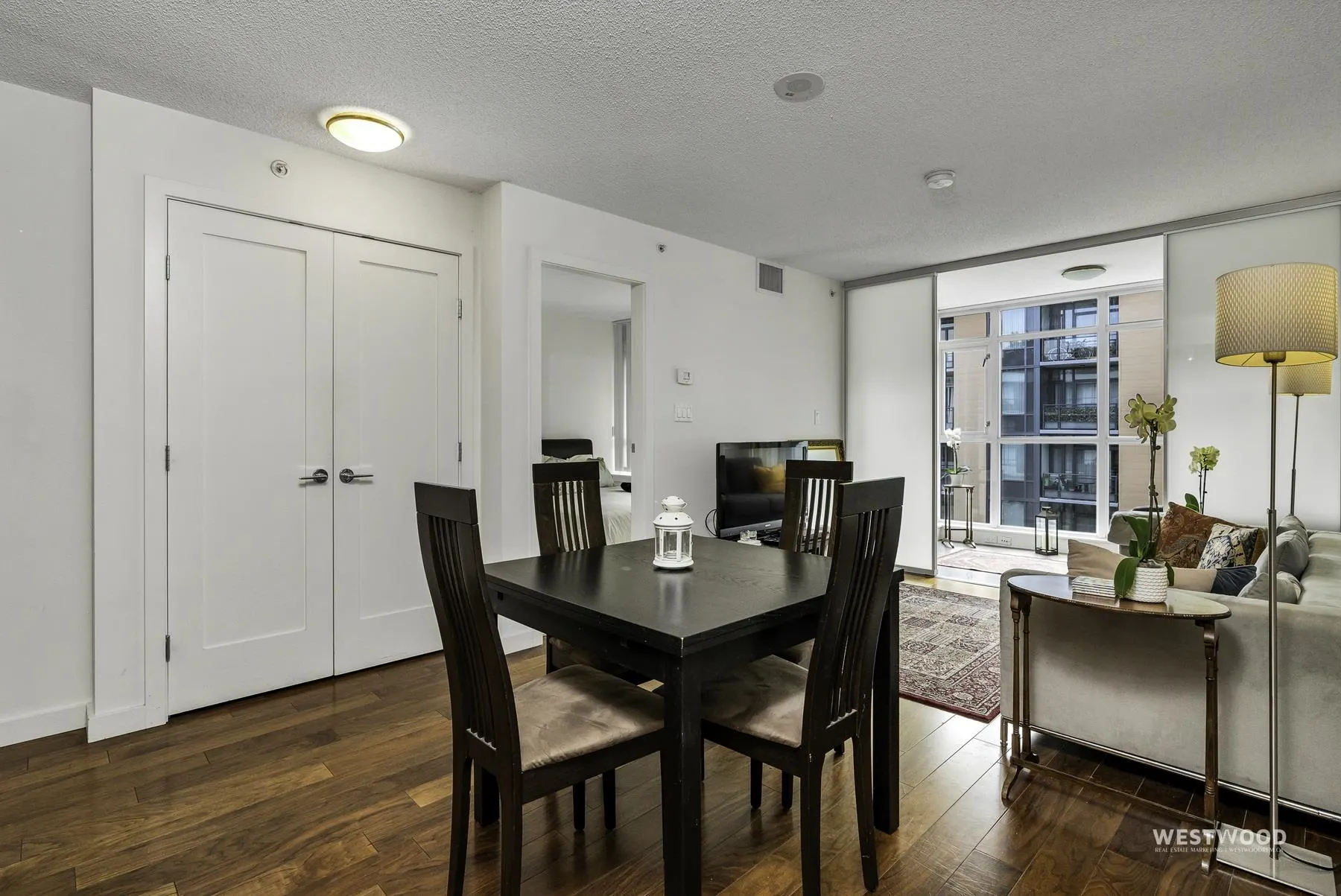 2080 W Broadway #661