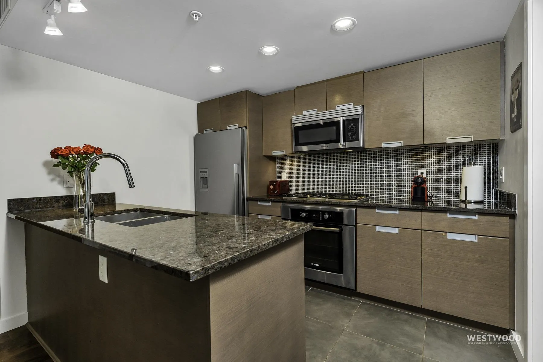 2080 W Broadway #661
