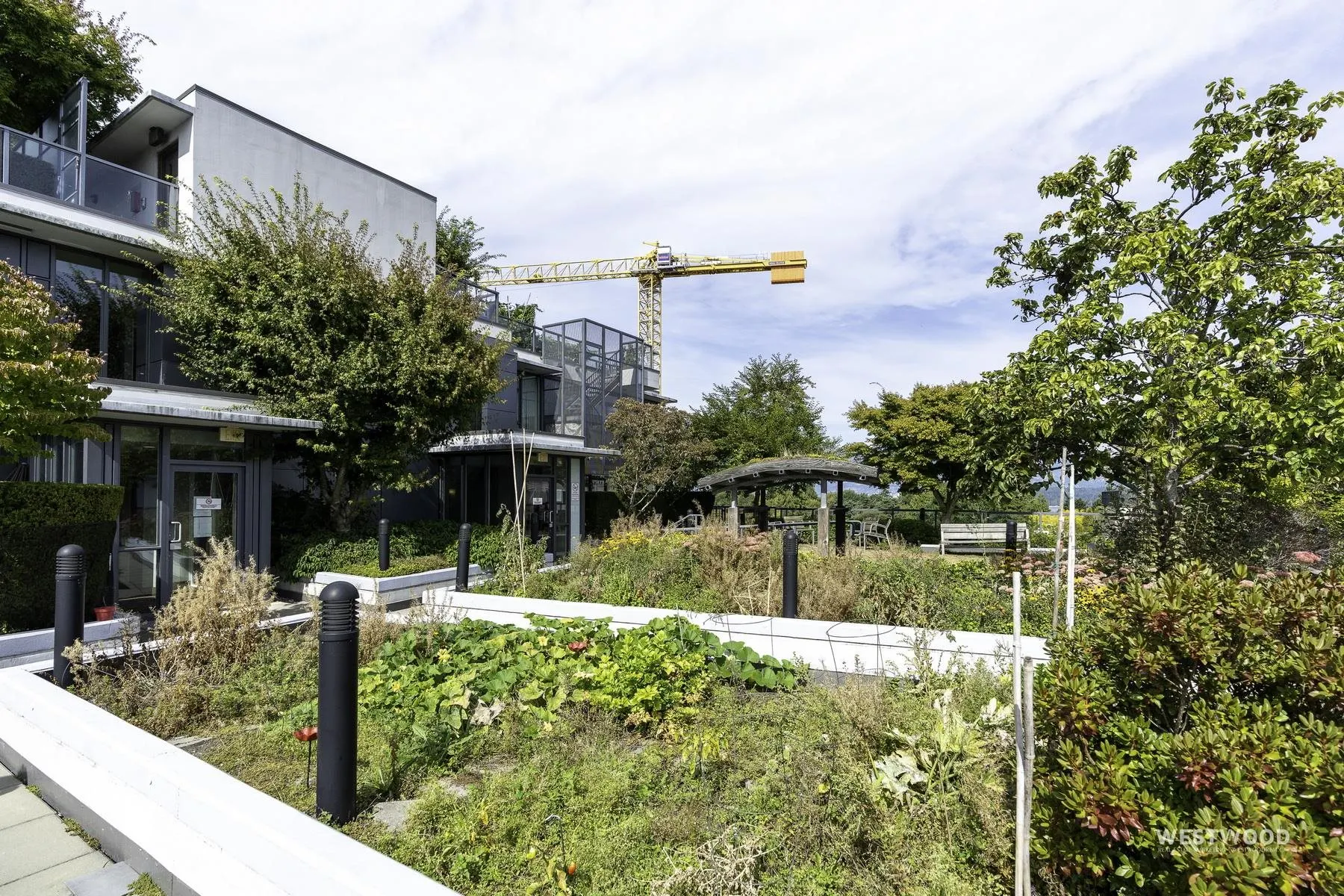 2080 W Broadway #661