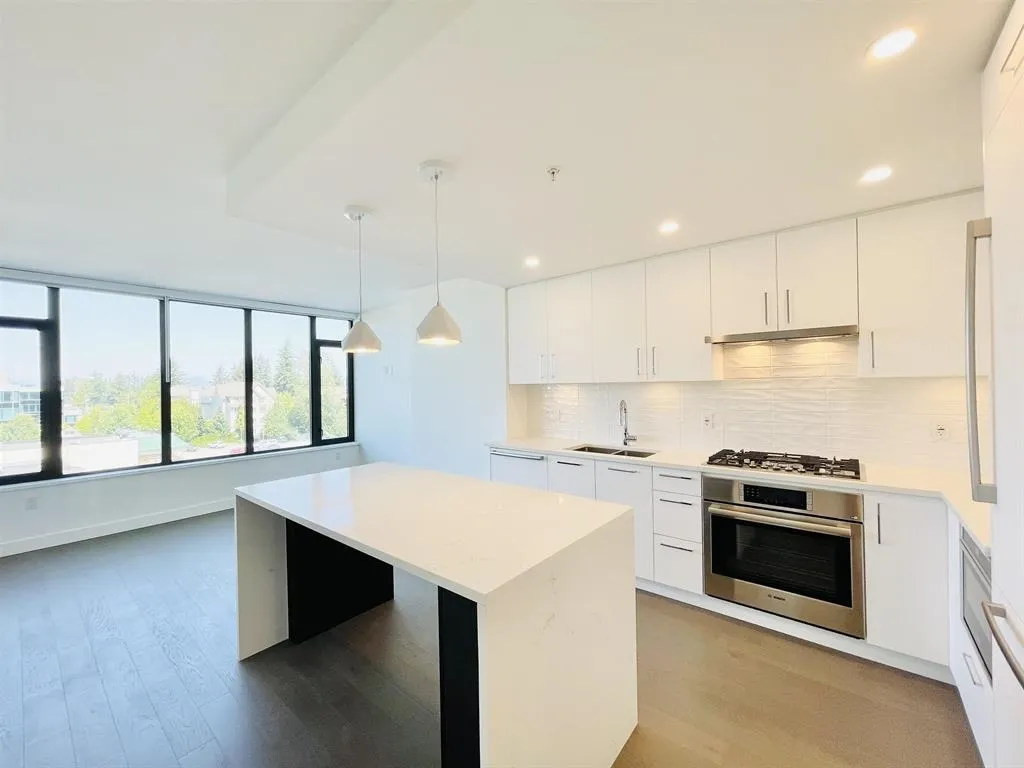1588 Johnston Road #303