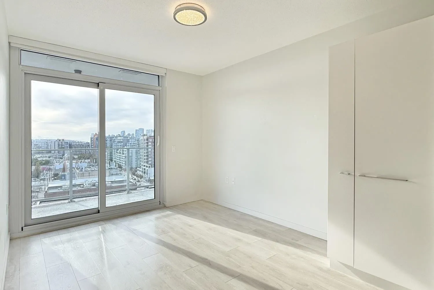 180 E 2nd Avenue #1211