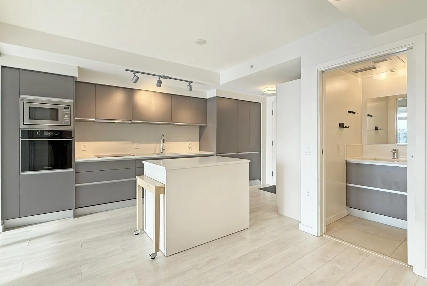 180 E 2nd Avenue #1211