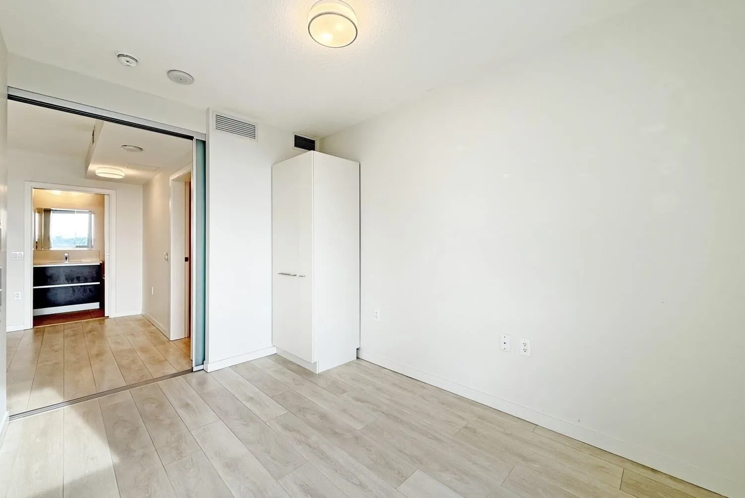 180 E 2nd Avenue #1211