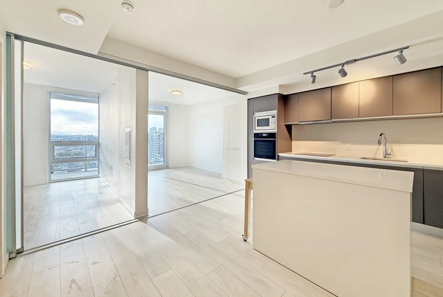 180 E 2nd Avenue #1211