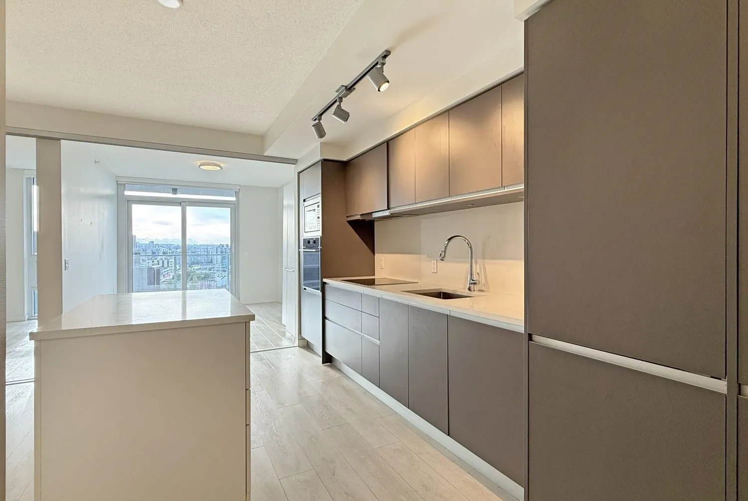 180 E 2nd Avenue #1211