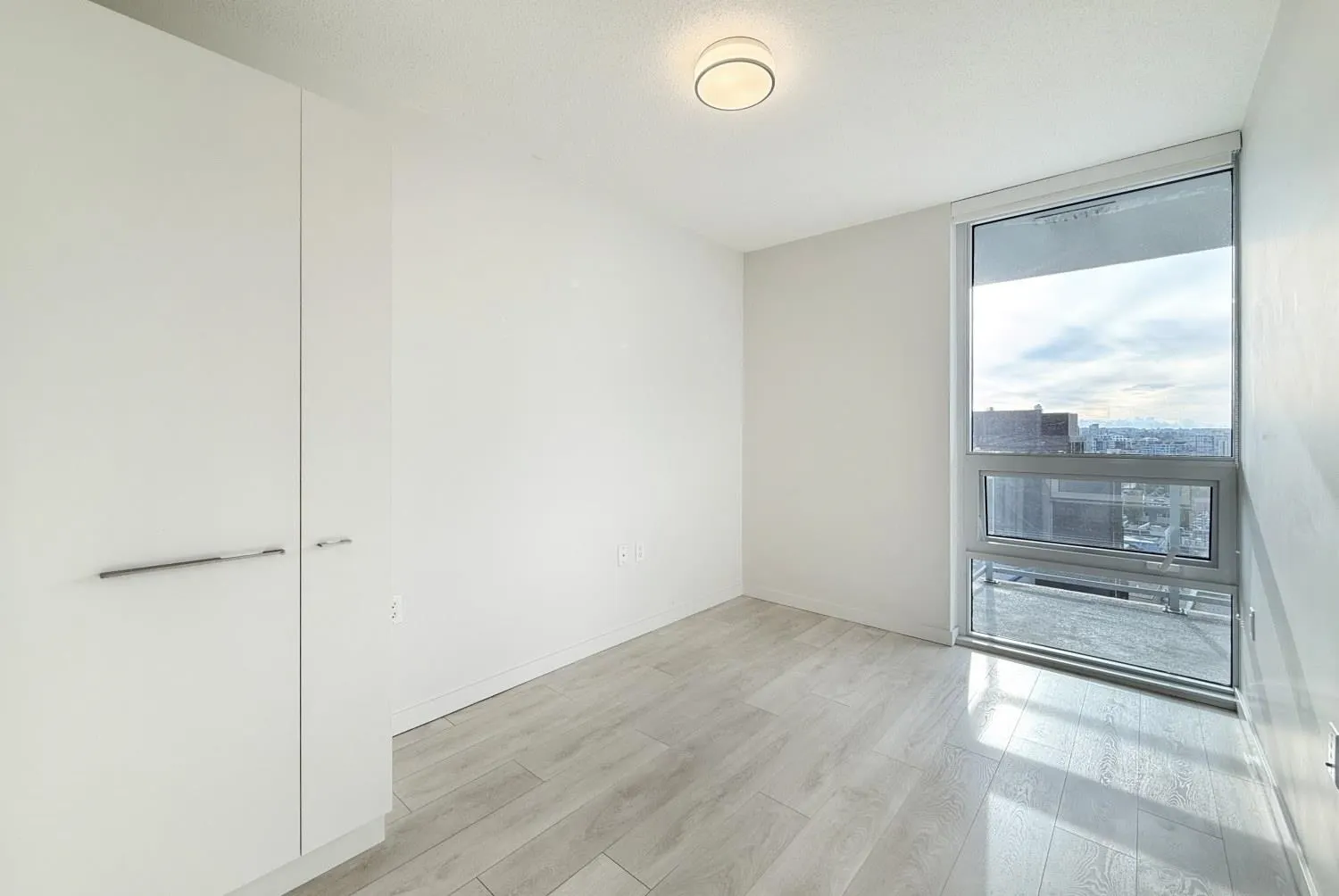 180 E 2nd Avenue #1211