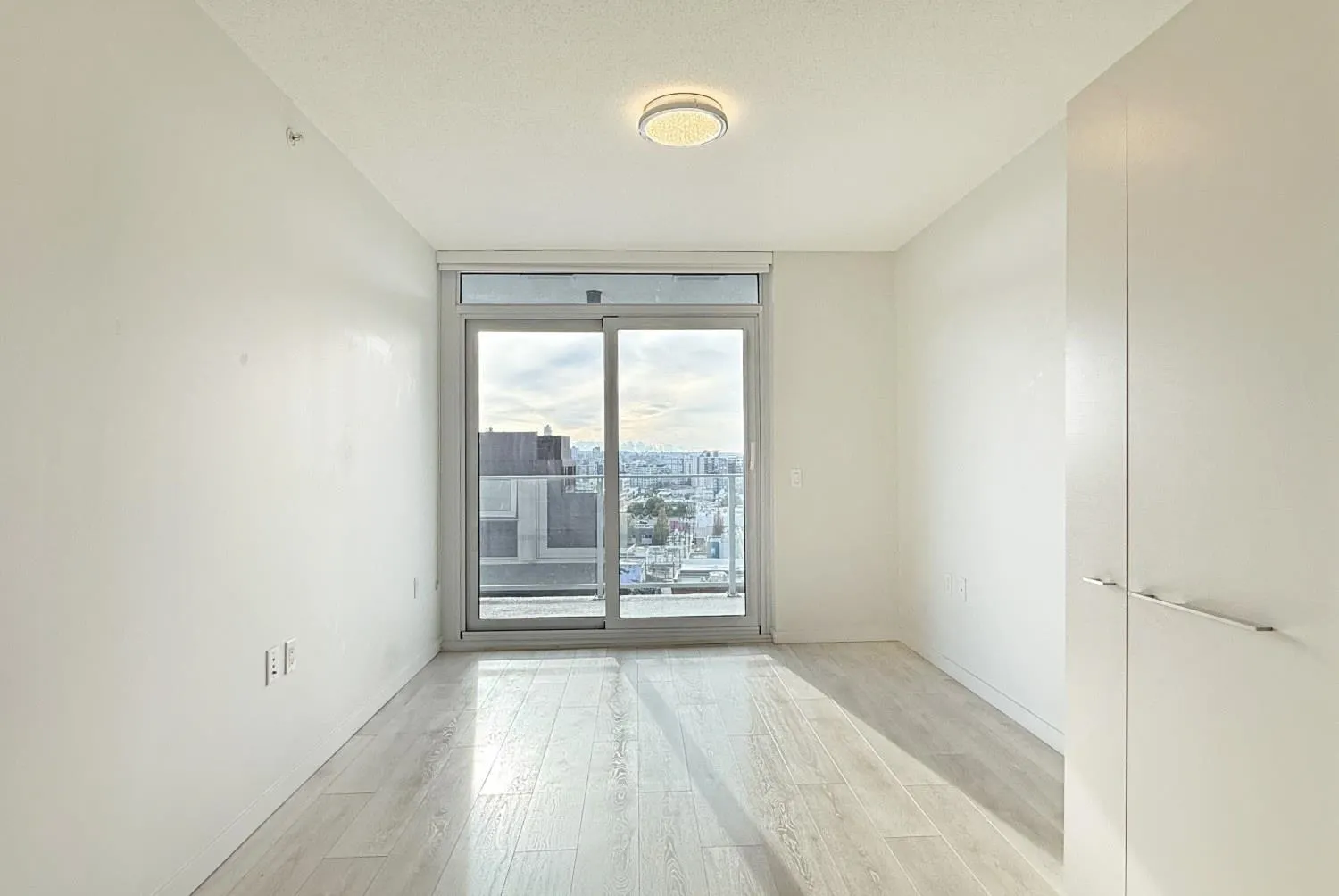180 E 2nd Avenue #1211