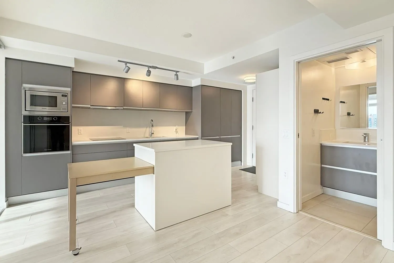 180 E 2nd Avenue #1211