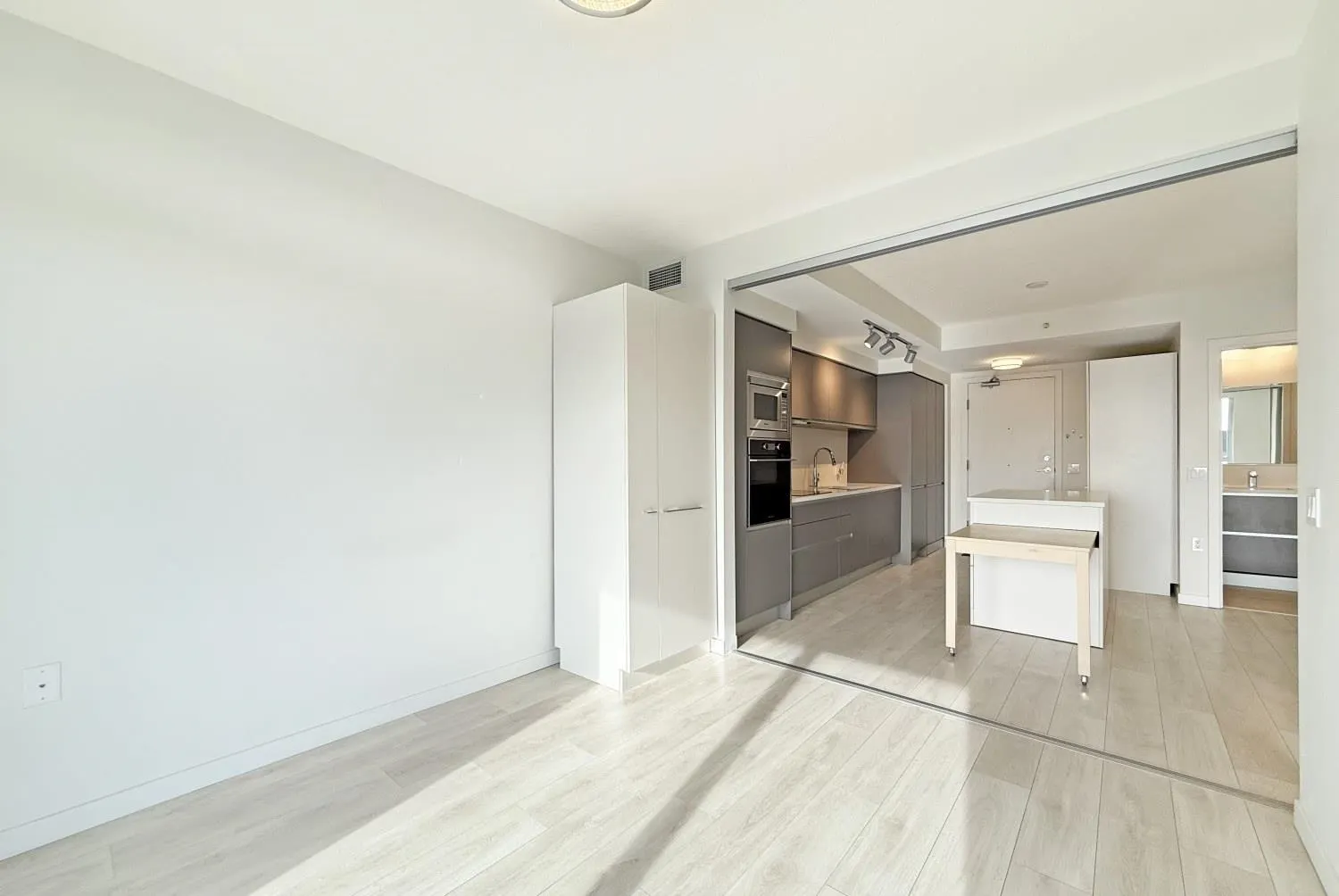 180 E 2nd Avenue #1211