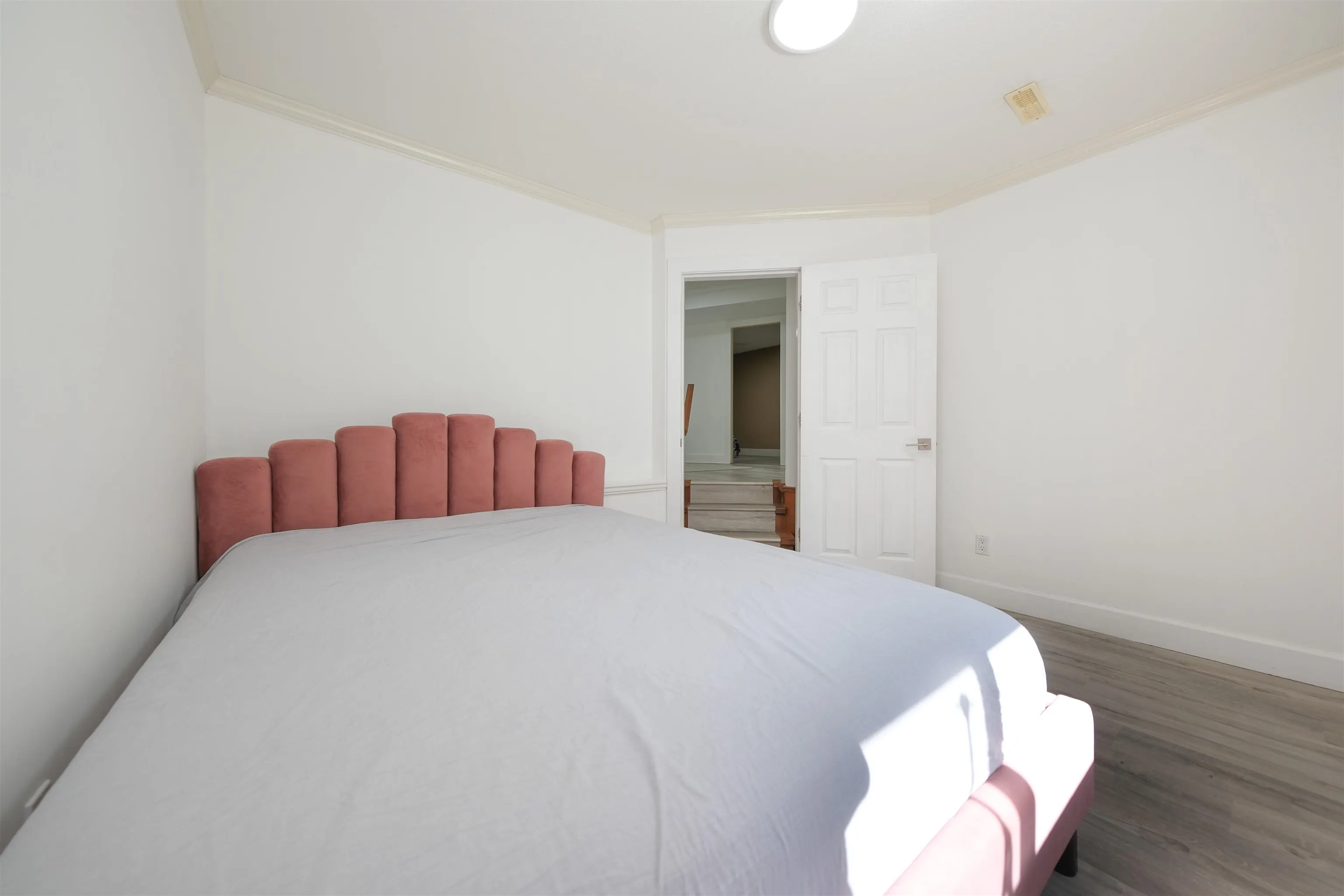 1630 Lawson Avenue #BASEMENT