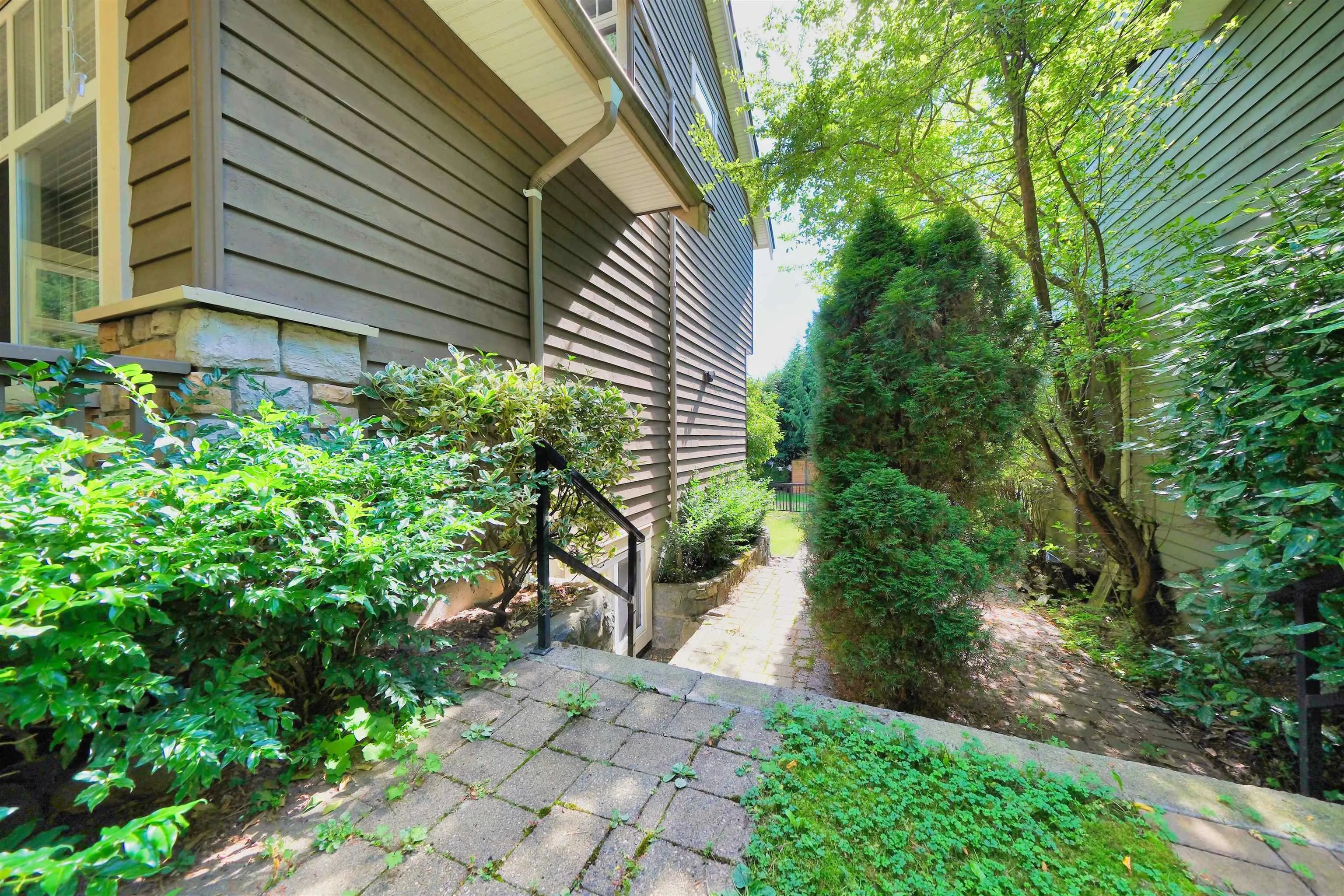1630 Lawson Avenue #BASEMENT