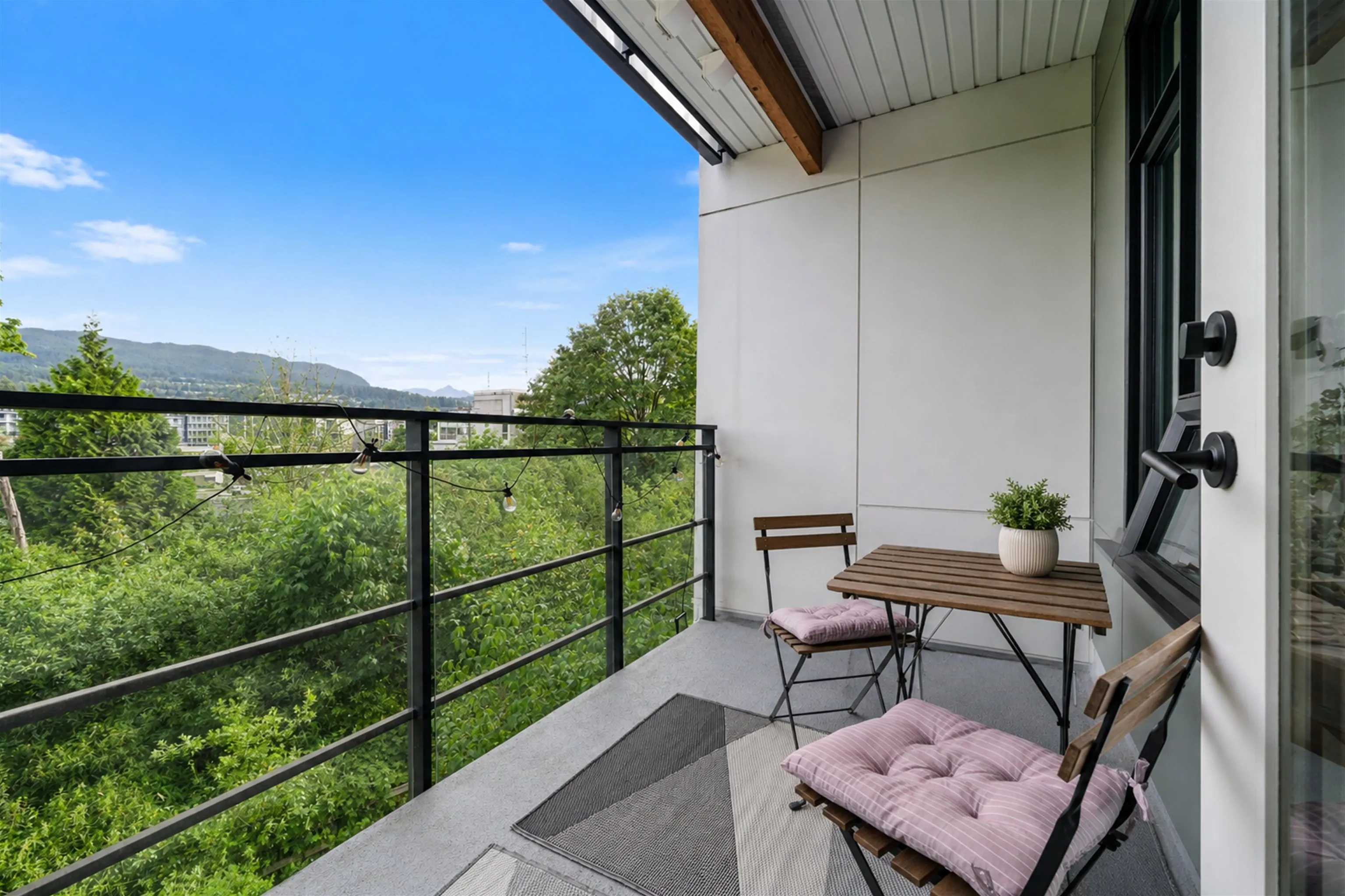 3038 St George Street #303