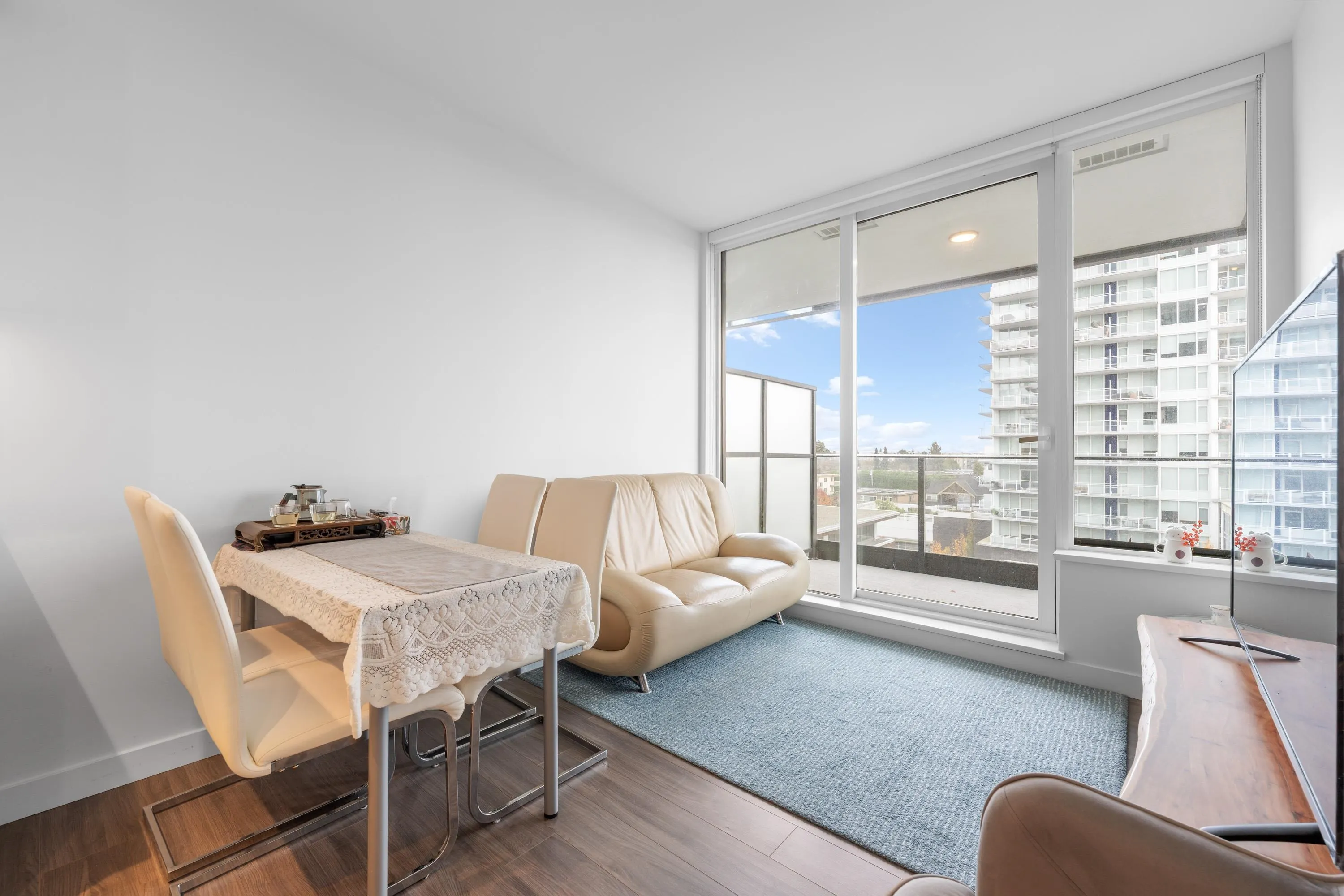 6699 Dunblane Avenue #606