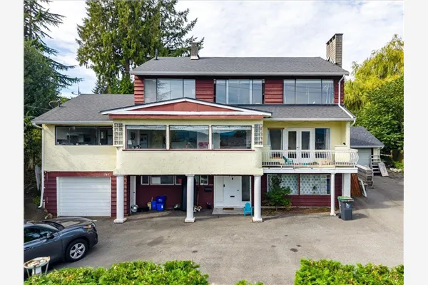 787 Roslyn Boulevard