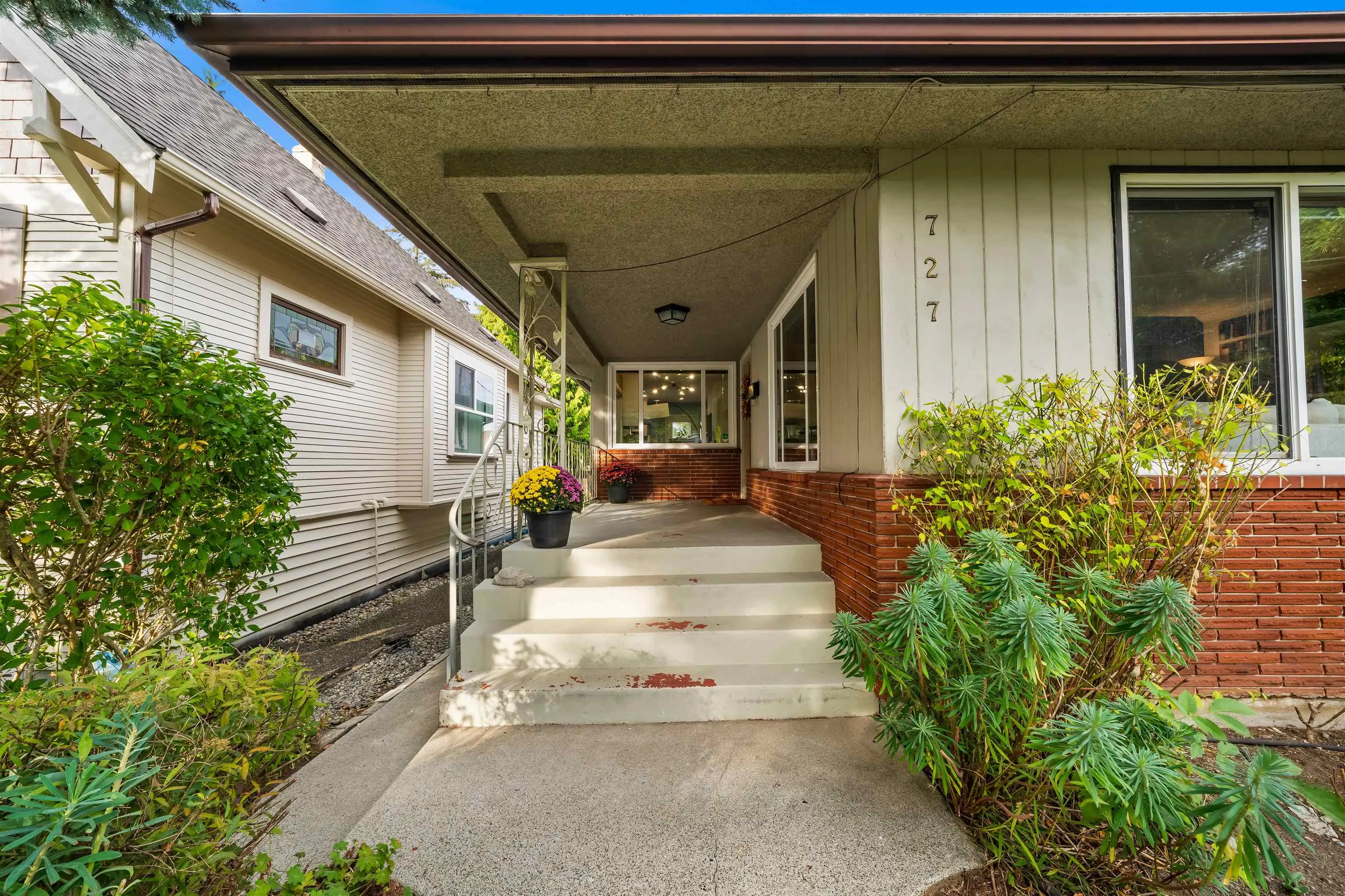 727 Second Street