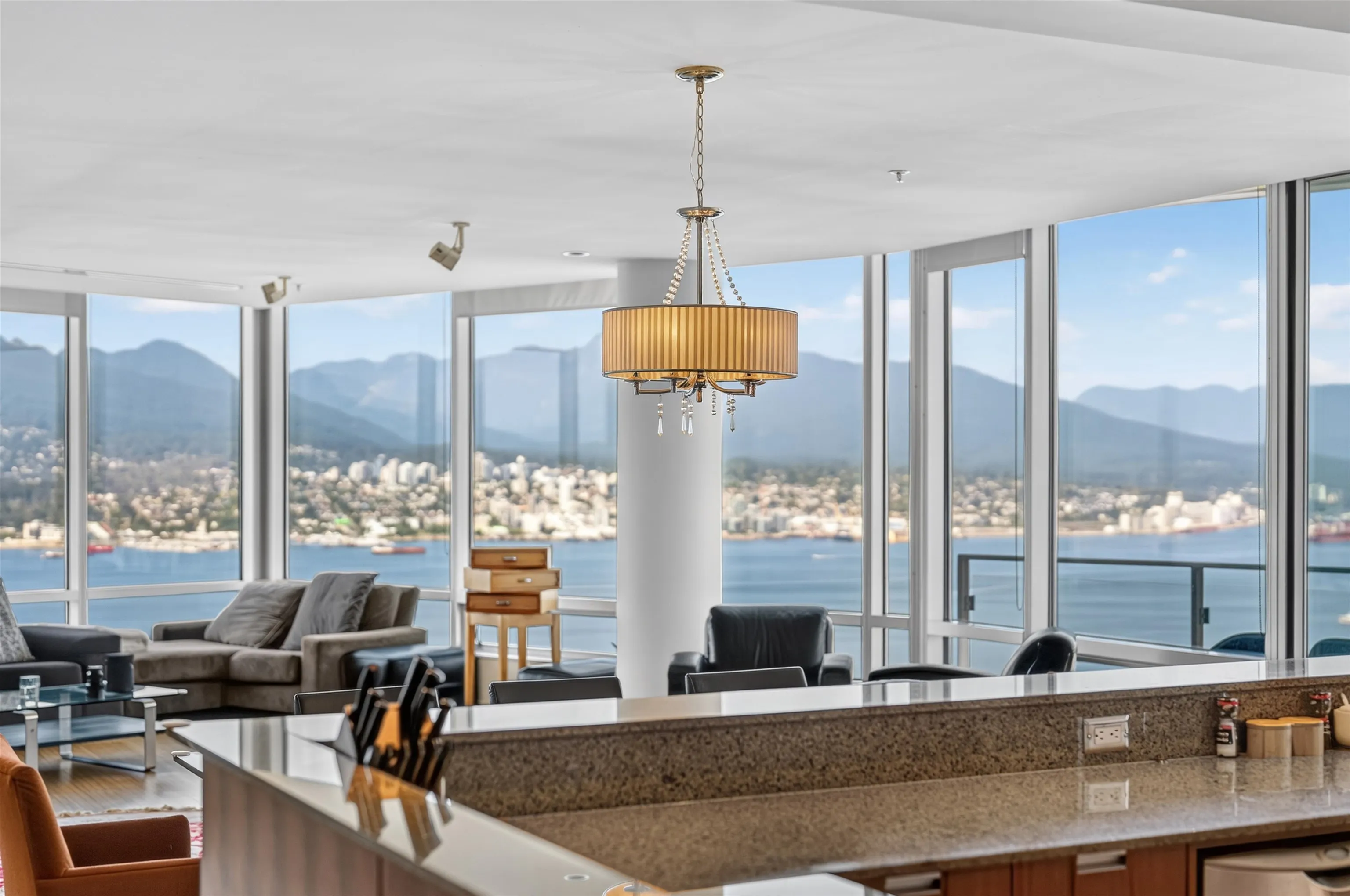 1077 W Cordova Street #3101