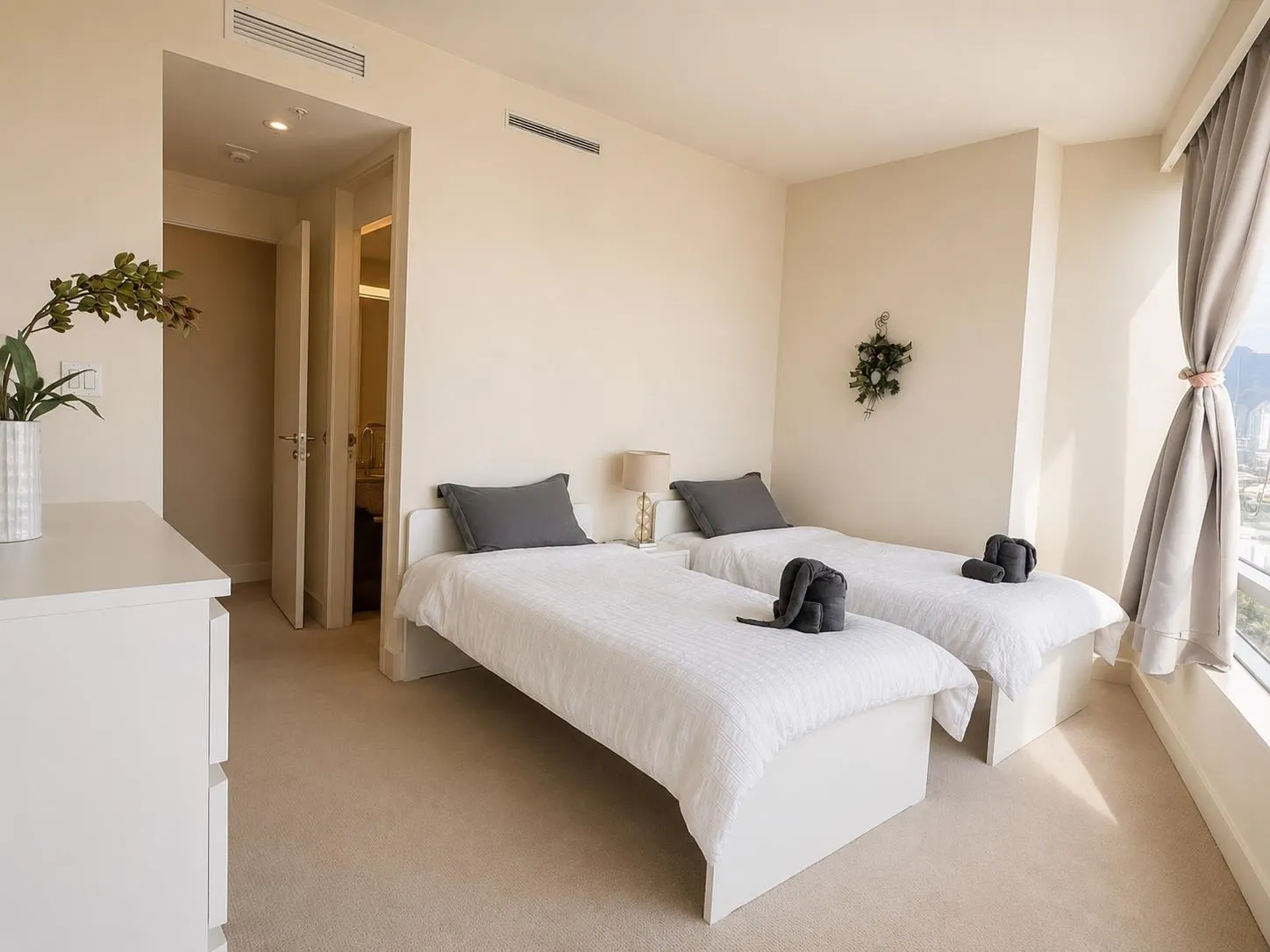 1077 W Cordova Street #3101