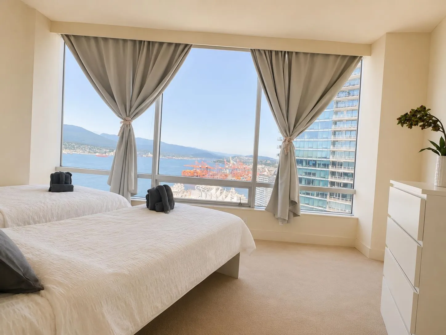 1077 W Cordova Street #3101