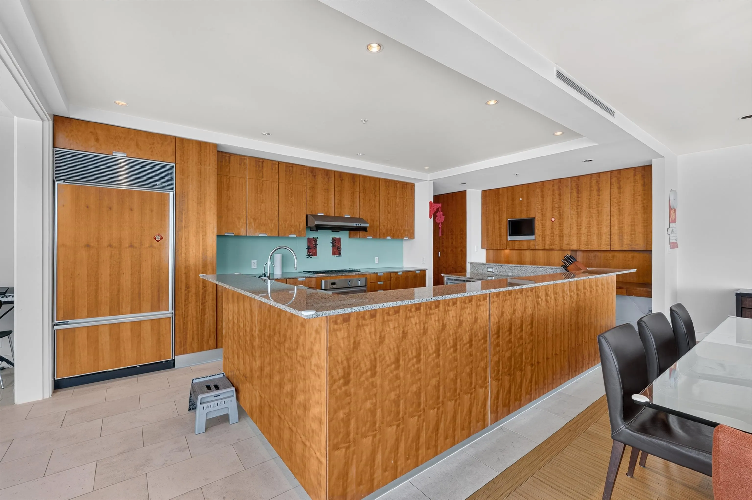 1077 W Cordova Street #3101