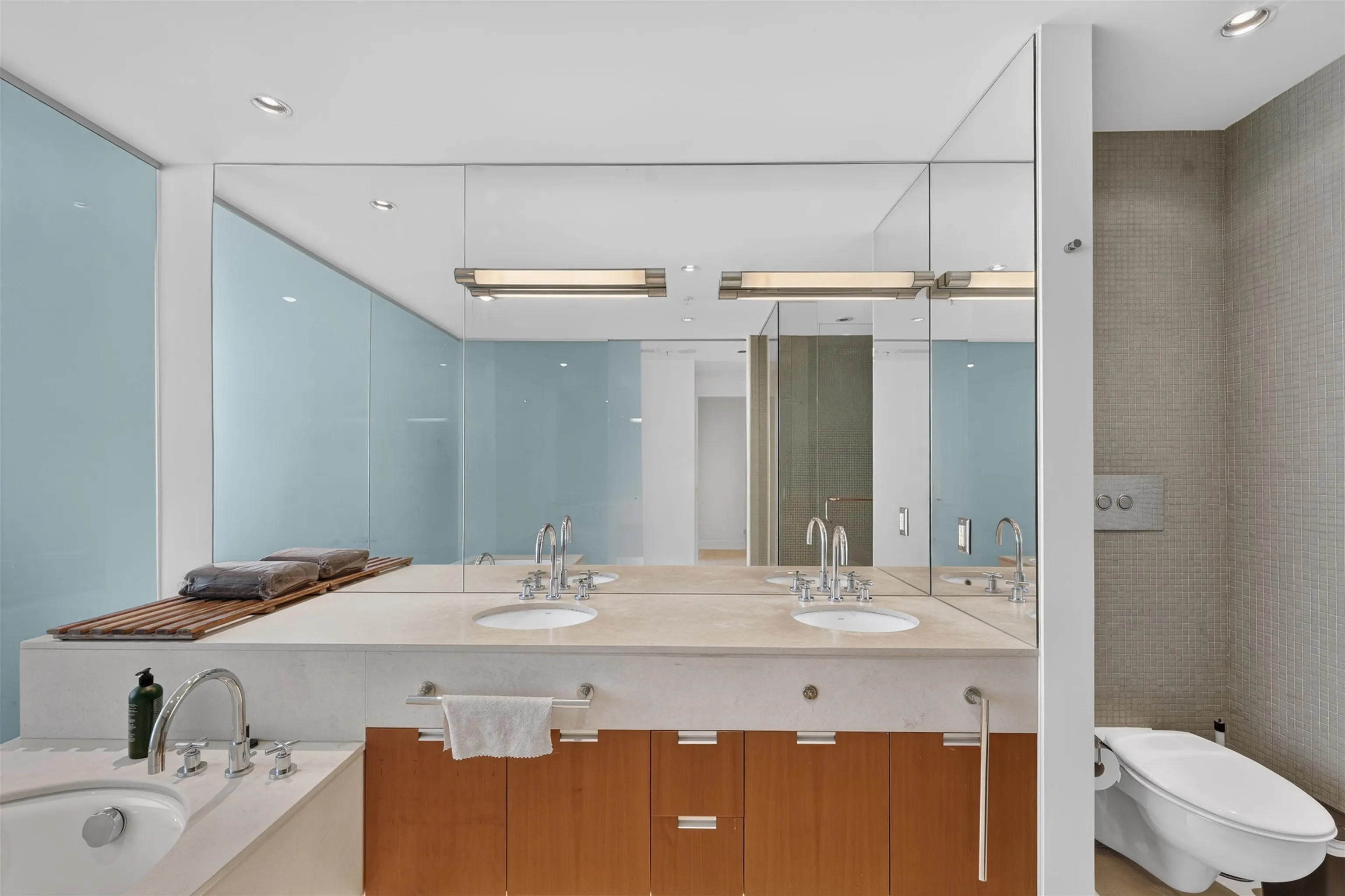 1077 W Cordova Street #3101