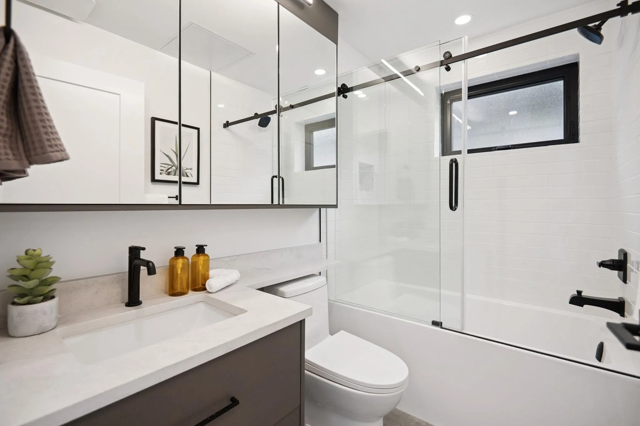 1079 E 14th Avenue ##1