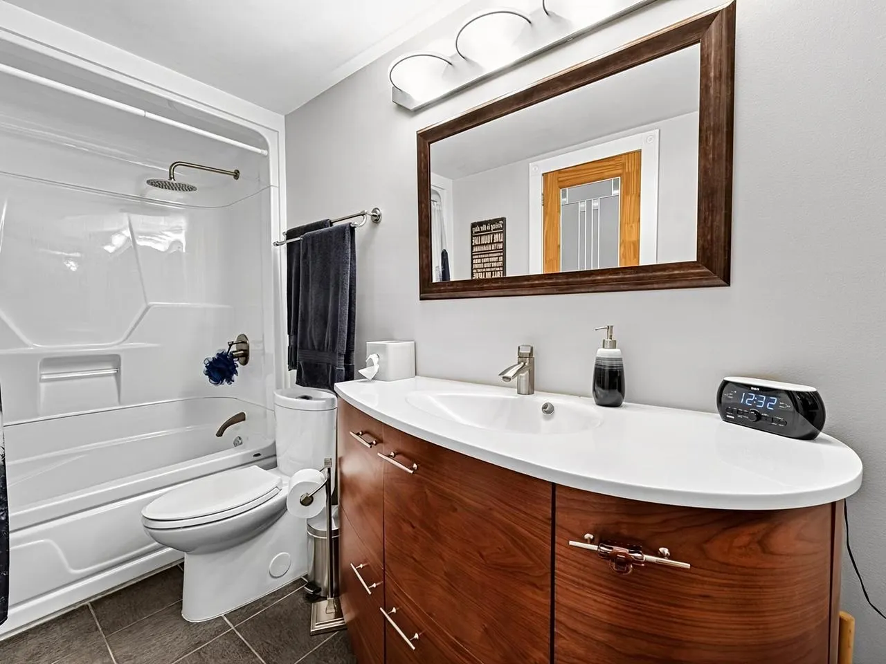 410 Agnes Street #102
