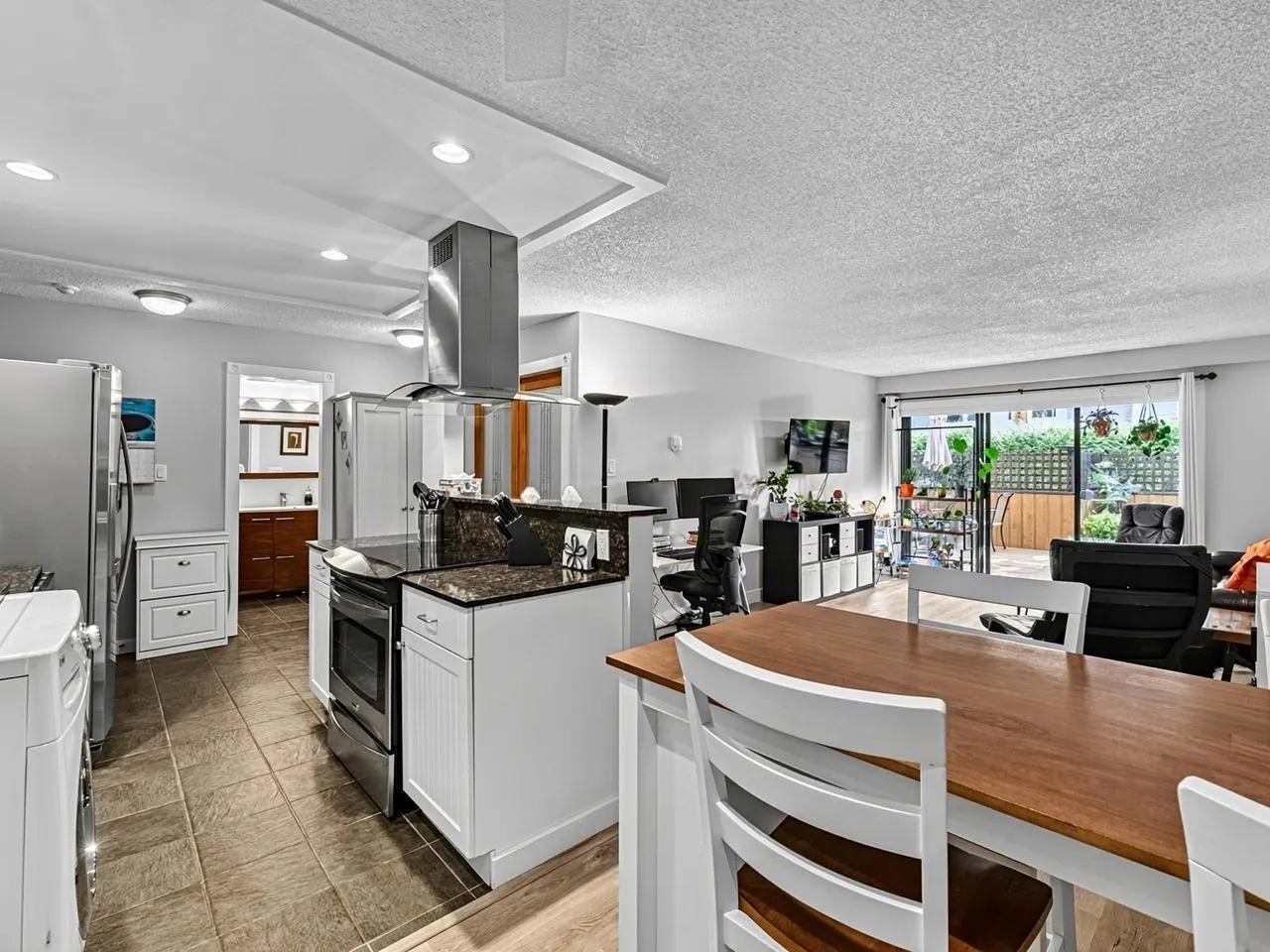 410 Agnes Street #102