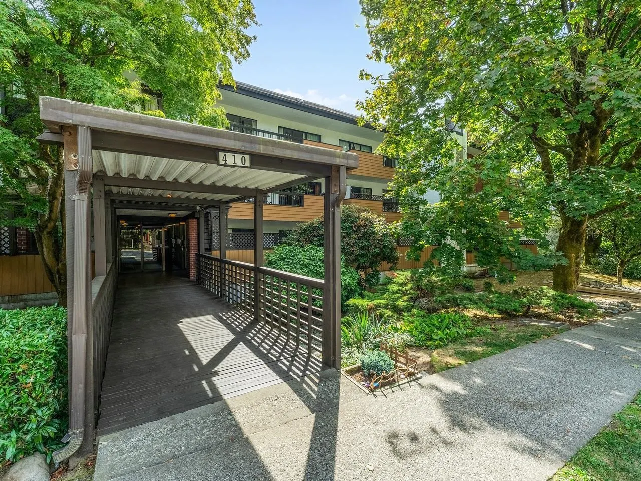 410 Agnes Street #102