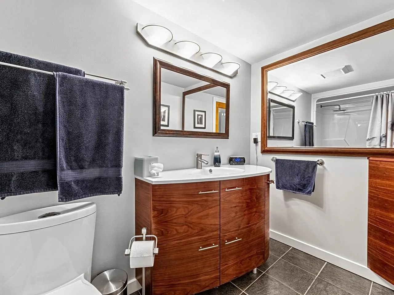 410 Agnes Street #102