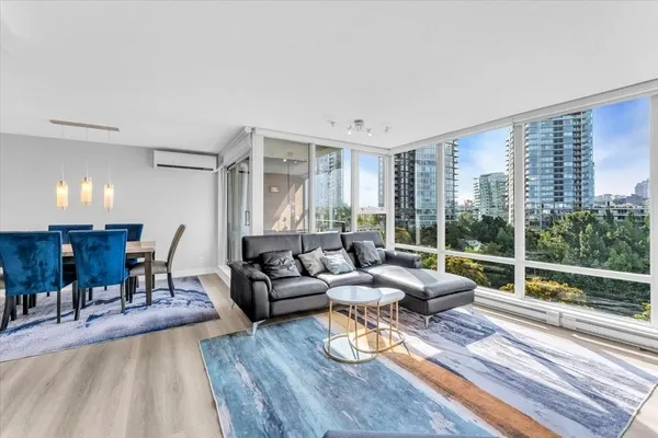 583 Beach Crescent #705