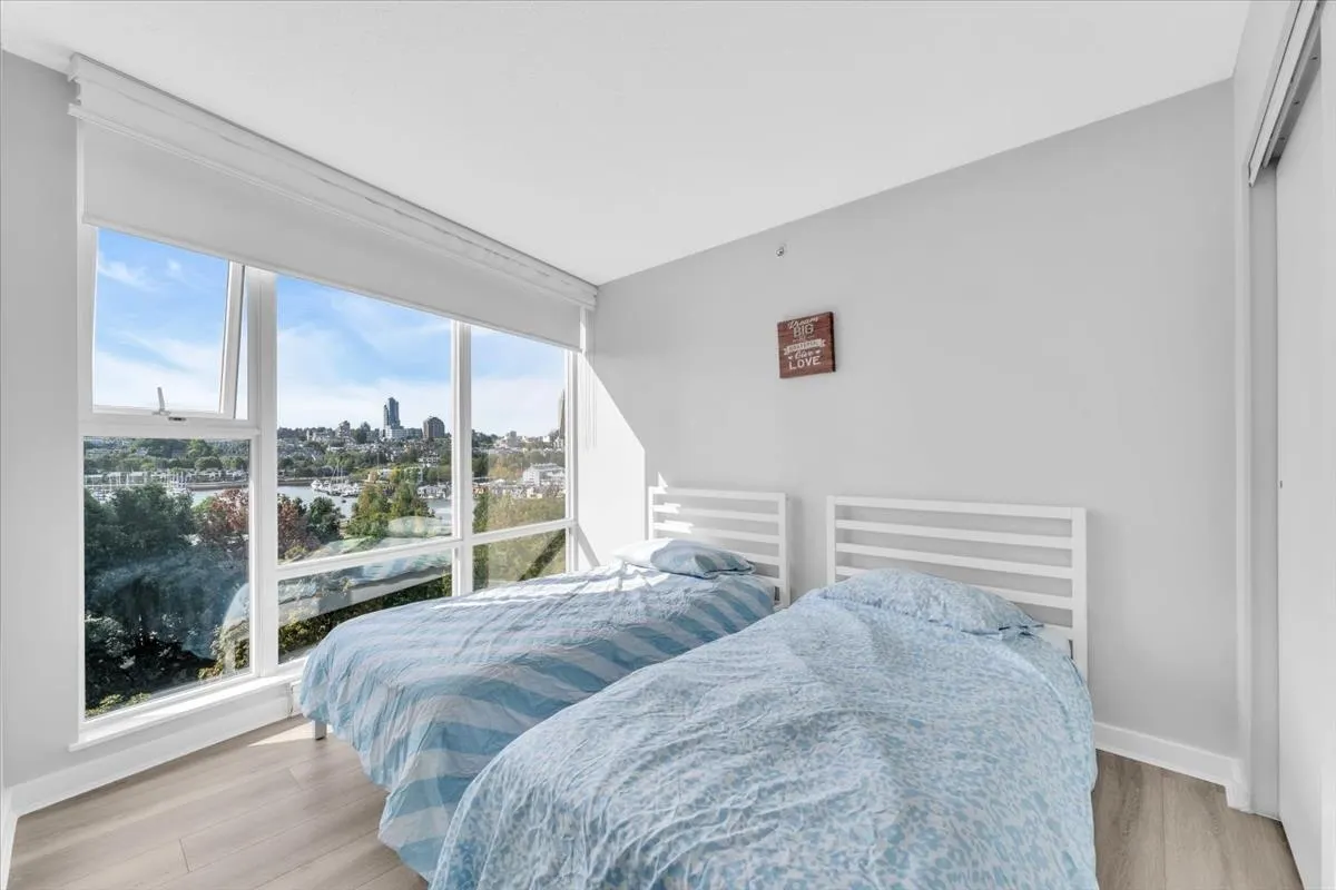 583 Beach Crescent #705