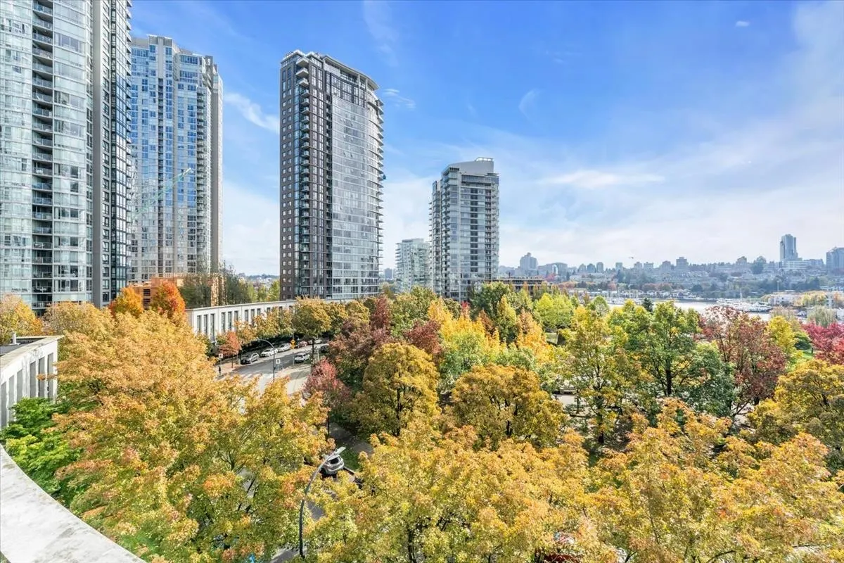583 Beach Crescent #705