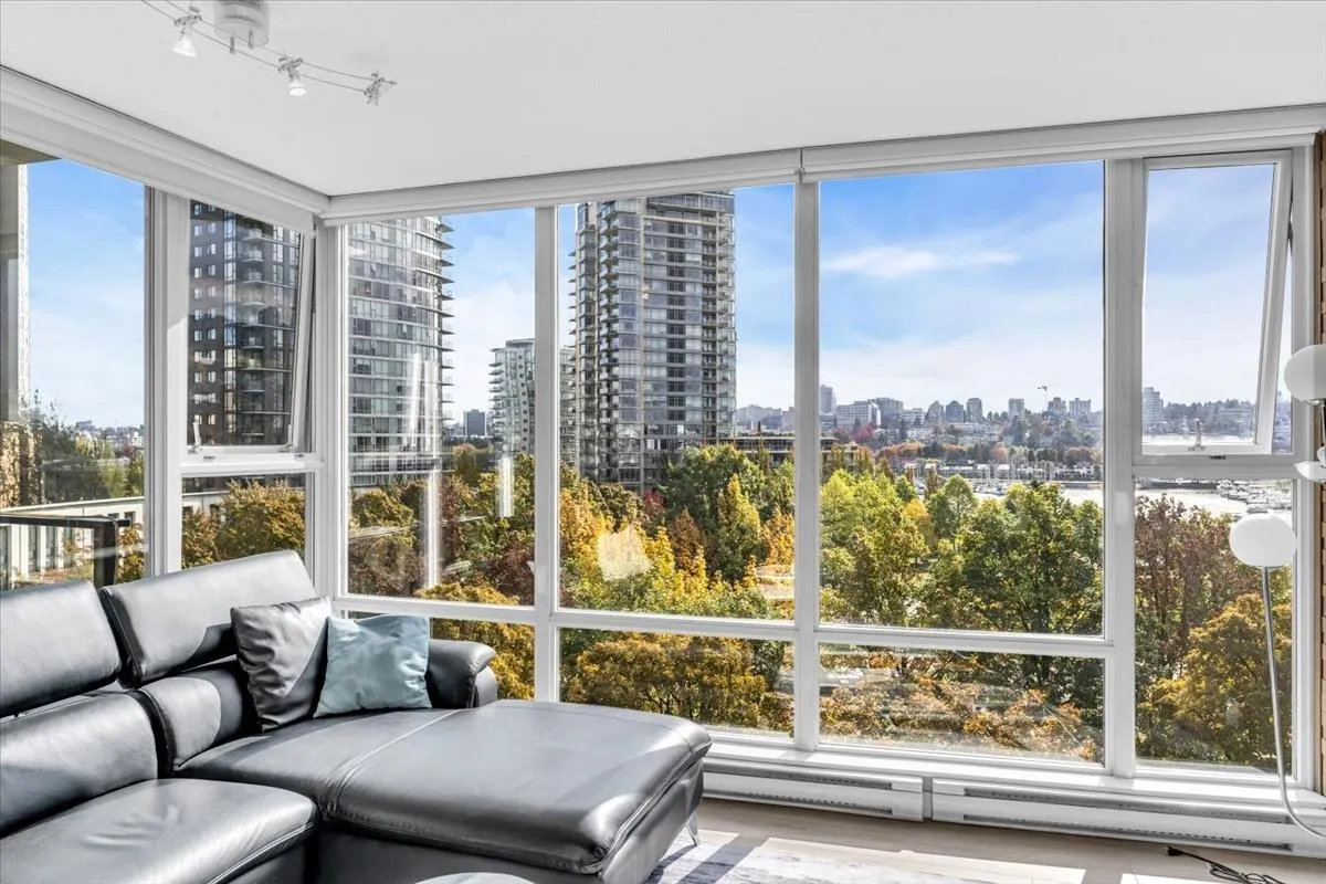 583 Beach Crescent #705